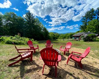 Incredible Villa with Swimming Pool and Hot-tub in North Conway, New Hampshire - North Conway - Patio