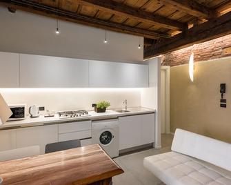 Il Vicolo Aparthotel Verona - Verona - Kitchen