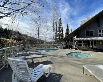 Best ski in ski out condo at Whistler - Whistler - Pool