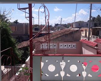 Hostal Villa Mena - Gibara - Balcón