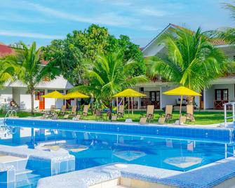 Laguna Azul Hotel & Suites - Sauce - Piscina