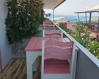 Toonja kohlarn - Pattaya - Balcony