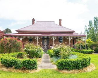 Cosy north facing priv selfcontained Suite set within large garden, 7min to town - Hamilton