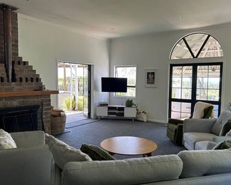 The Homestead at Idyllic Ongare Point - Tauranga - Sufragerie