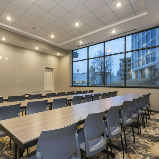 Hampton Inn & Suites Minneapolis University Area image 1