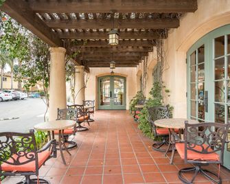 Brisas Del Mar Inn at the Beach - Santa Barbara - Binnenhof
