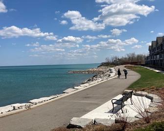 Casablanca Winery Inn - Grimsby - Beach