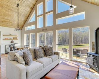 Modern Appalachian Vacation Rental With - Pennington Gap - Living room