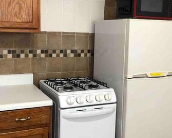 Private 2-bed house convenient to NYC bus and train - Perth Amboy - Kitchen