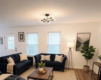 Tranquil Forest Haven Where Georgia Meets Florida - Thomasville - Living room