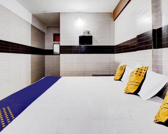 OYO Flagship Anju Residency - Sagara - Bedroom