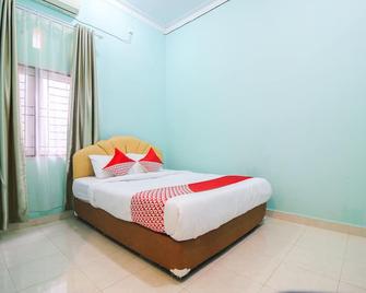 OYO 2434 Tiaz 2 Homestay - Pekanbaru - Schlafzimmer