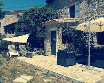 Charming studio 40m² with south facing garden Buis les Baronnies Provence - Buis-les-Baronnies - Binnenhof