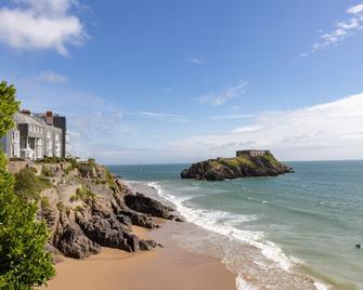 Imperial Hotel Tenby - Tenby - Beach