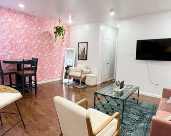 Upper West Side NY Chic Spacious Apartment 1B 1B - Close to Everything! - New York