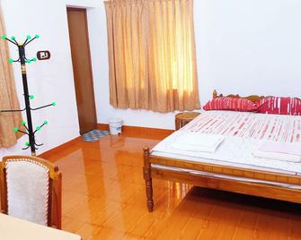 Yogalife Homestay - Yoga Retreat - Ernakulam - Bedroom
