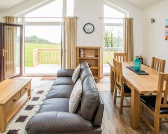 Stoneleigh Village - Sidmouth - Living room