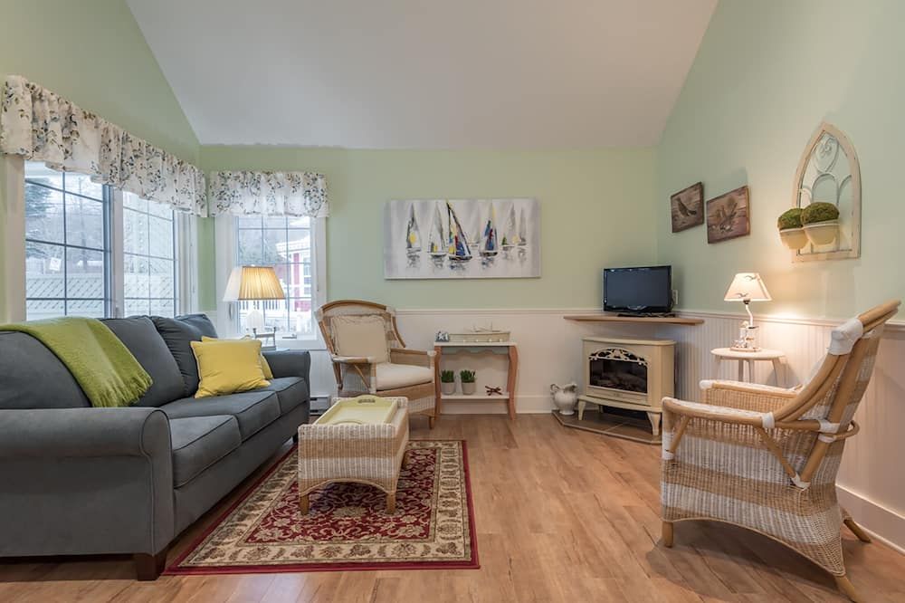 Sun, Sand, Ocean, In Hubbards. What More Do You Need? - Hubbards - Living room