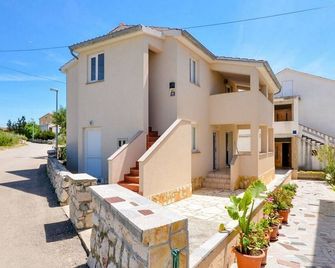 Apartments Ivan - Novalja