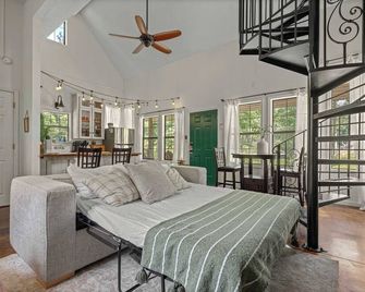 Big Pine Holler-1 Mi to Beaver Lake-Cabin-Hot Tub - Rogers - Yatak Odası