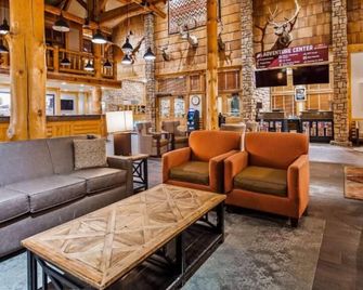 A Picturesque Retreat in Bryce Canyon! Free Breakfast, Pool, Free Parking! - ברייס - טרקלין