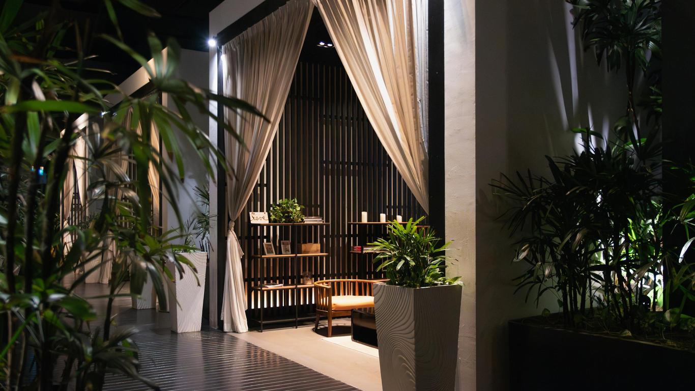 Studio M Hotel