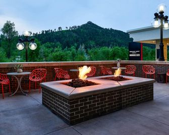 SpringHill Suites by Marriott Deadwood - דדווד - מרפסת