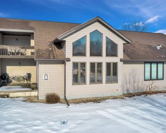 Lodges of The Lakes - Nekoosa - Building