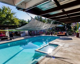 Lovely Glamping Tent for Three with a Shared Pool near Lakeside, California - El Cajon - Pool