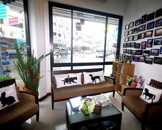 My Place @ Surat Hotel - Surat Thani - Living room