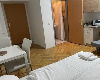 easy book in - Viena - Habitación
