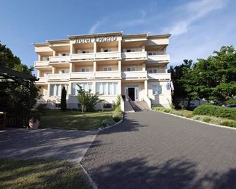 Hotel Epario - Lopar - Edificio