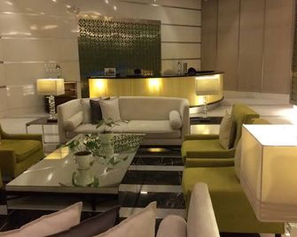 Brand New:cozy Studio Unit Across Edsa Shangrila - Mandaluyong - Lounge