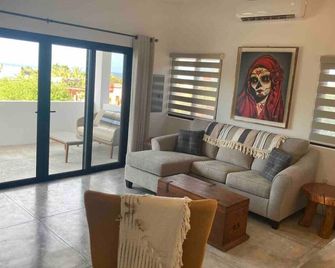 Friendly Area 5 Minutes from town & Pickleball - Los Barriles - Living room