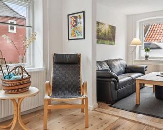 Nice apartment in Sønderborg with kitchen - Sønderborg - Living room
