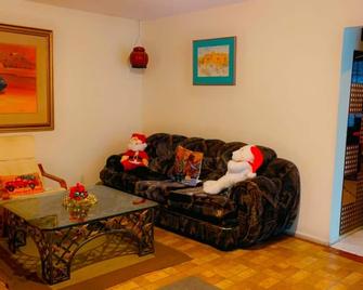 The Yellow Penthouse Llc - North Las Vegas - Huiskamer