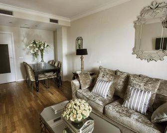 Tgh Gran Via Apartments - Madrid - Salon