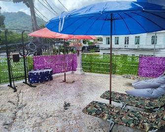 Island Hopperz Hostel Koh Samui, Koh Tao/Phangan Connections Cafe Buds Workspace - كوه ساموي - شرفة مرصوفة