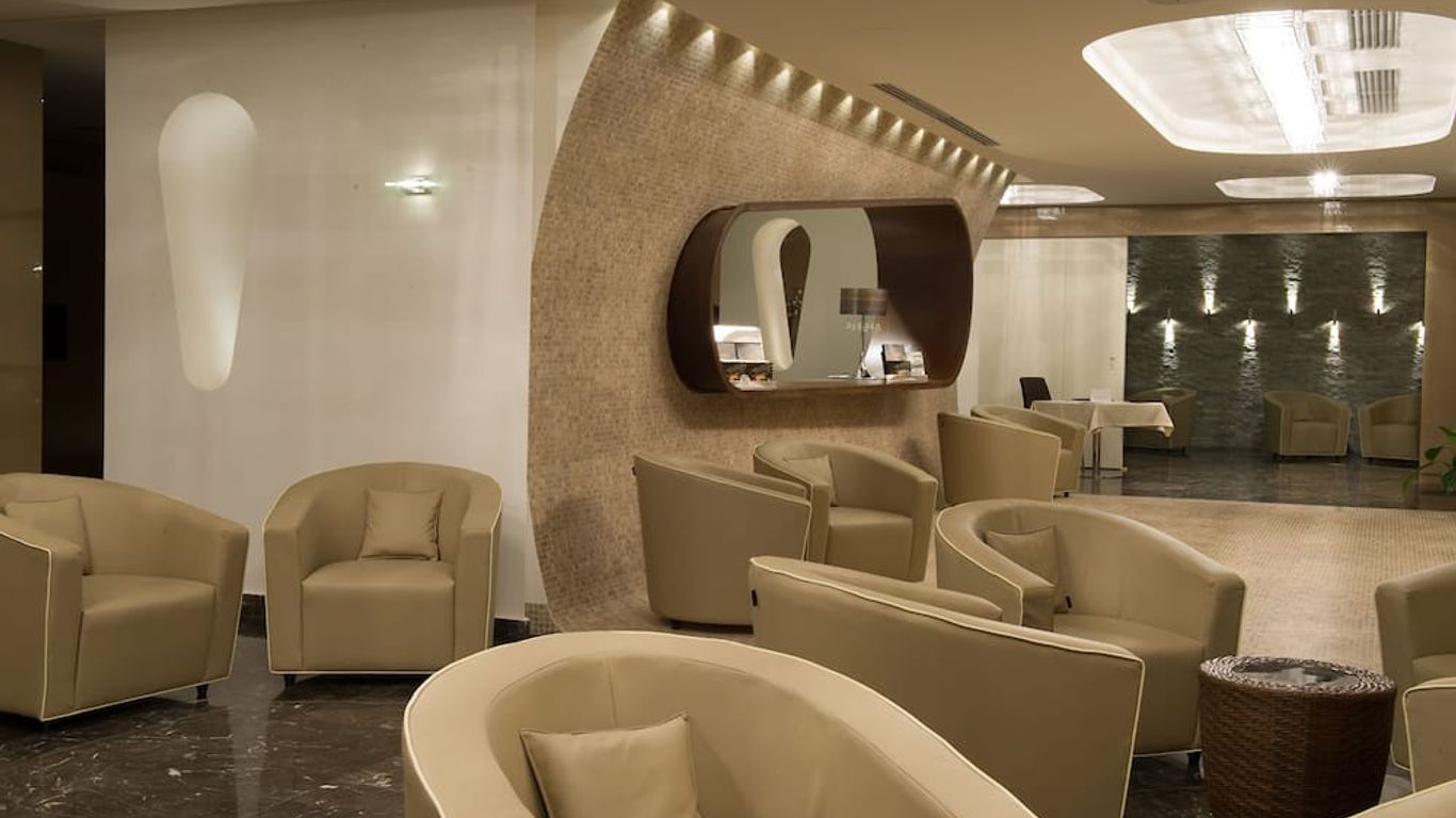 مين بالاس هوتل