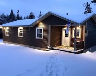 Best View Wonderland-cozy Cabin On Pond - Holyrood - Building