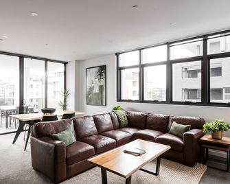 Astra Apartments Wollongong - Wollongong - Living room