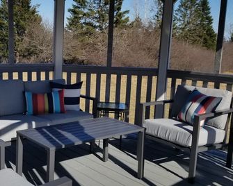 Escape to a Home with a View - Saint Martins - Balcony