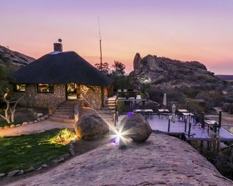 Ondudu Safari Lodge - Omaruru - Außenansicht