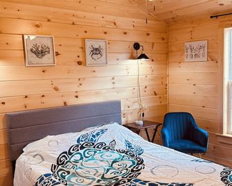 Blue Cabin by the Brook in Surry close to Acadia National Park and Bar Harbor - Surry - Soveværelse