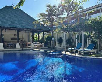 فندق فيلا أرتيمس - كوتا - حوض السباحة