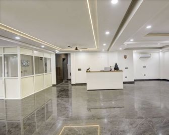 360 Degree Hotel Medicity - Karnāl - Lobby