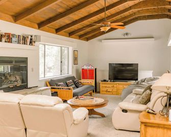 Moreno-lake Area Free Night Special - Bass Lake - Living room