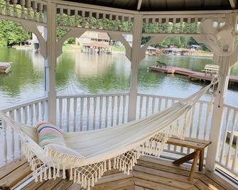 Incredible Lake Harding Waterfront Home!! - Opelika - Balcony