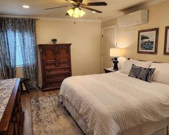 SoCal Stylish duplex - Downey - Bedroom
