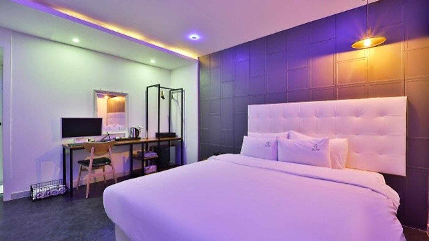Gray Hotel